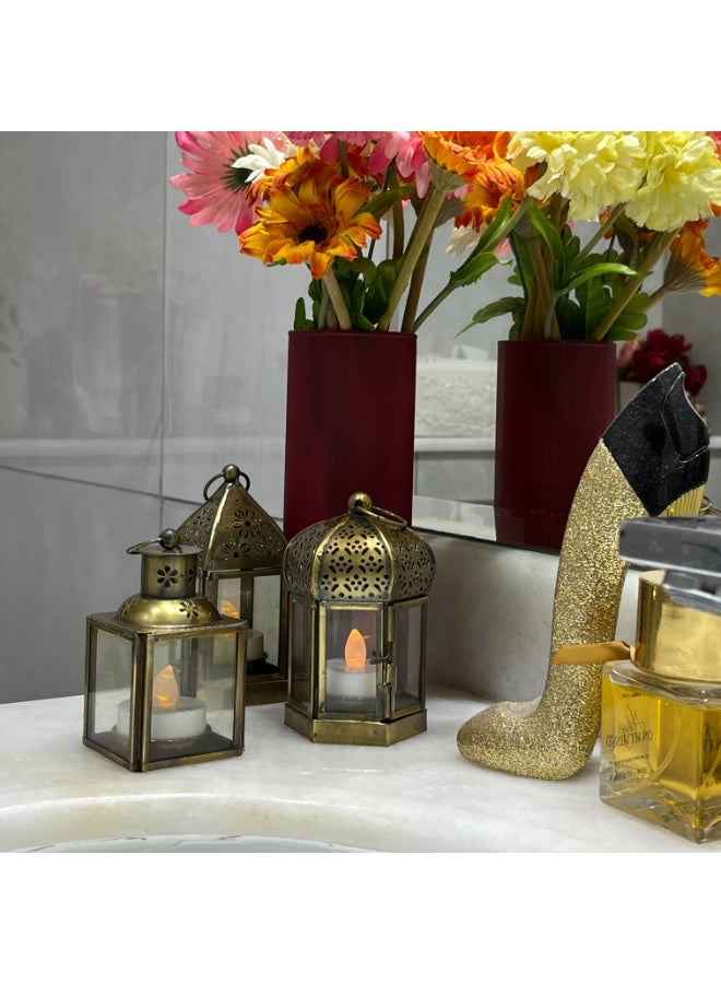 سوق ديزاينز فوانيس عربية - معدن ذهبي مع زجاج عادي، حوامل شموع مغربية، ديكور منزلي لرمضان والعيد، وعيد الميلاد، طراز عتيق مزخرف بثلاثة أشكال، مجموعة من 3 قطع - Image 1