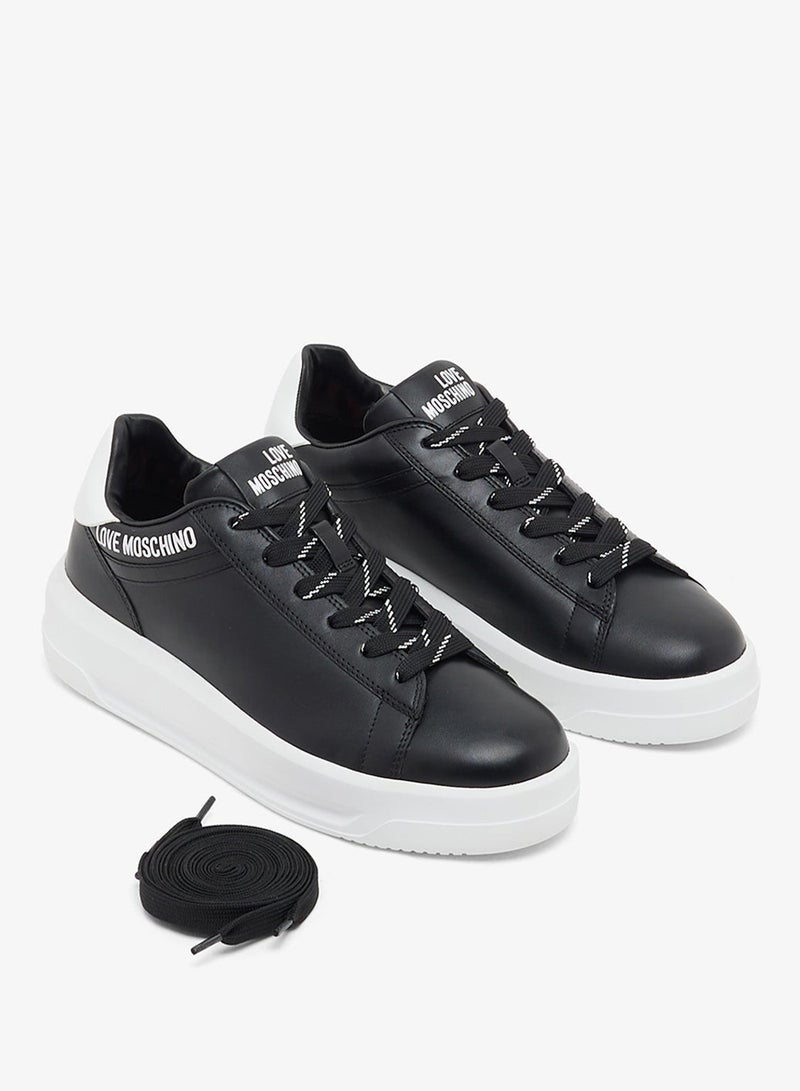 لوف موسكينو حذاء رياضي منخفض بشعار - Image 2