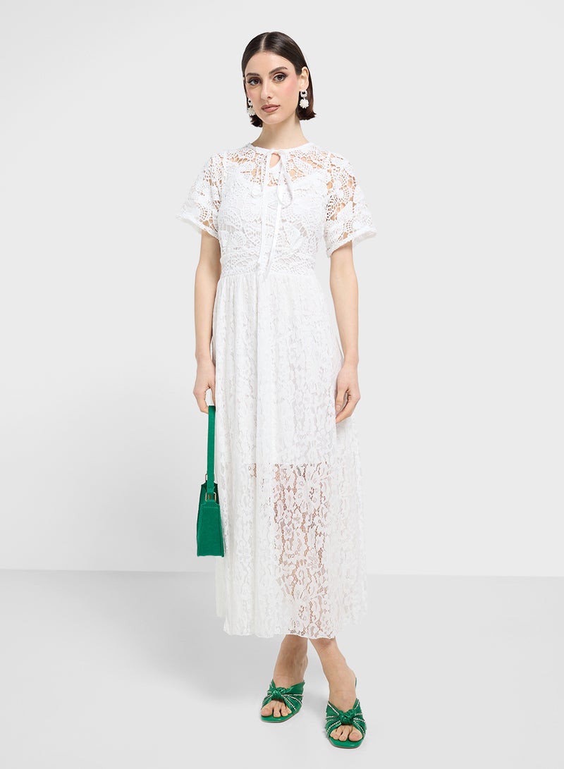 ايلا فستان ميدي دانتيل - Image 1