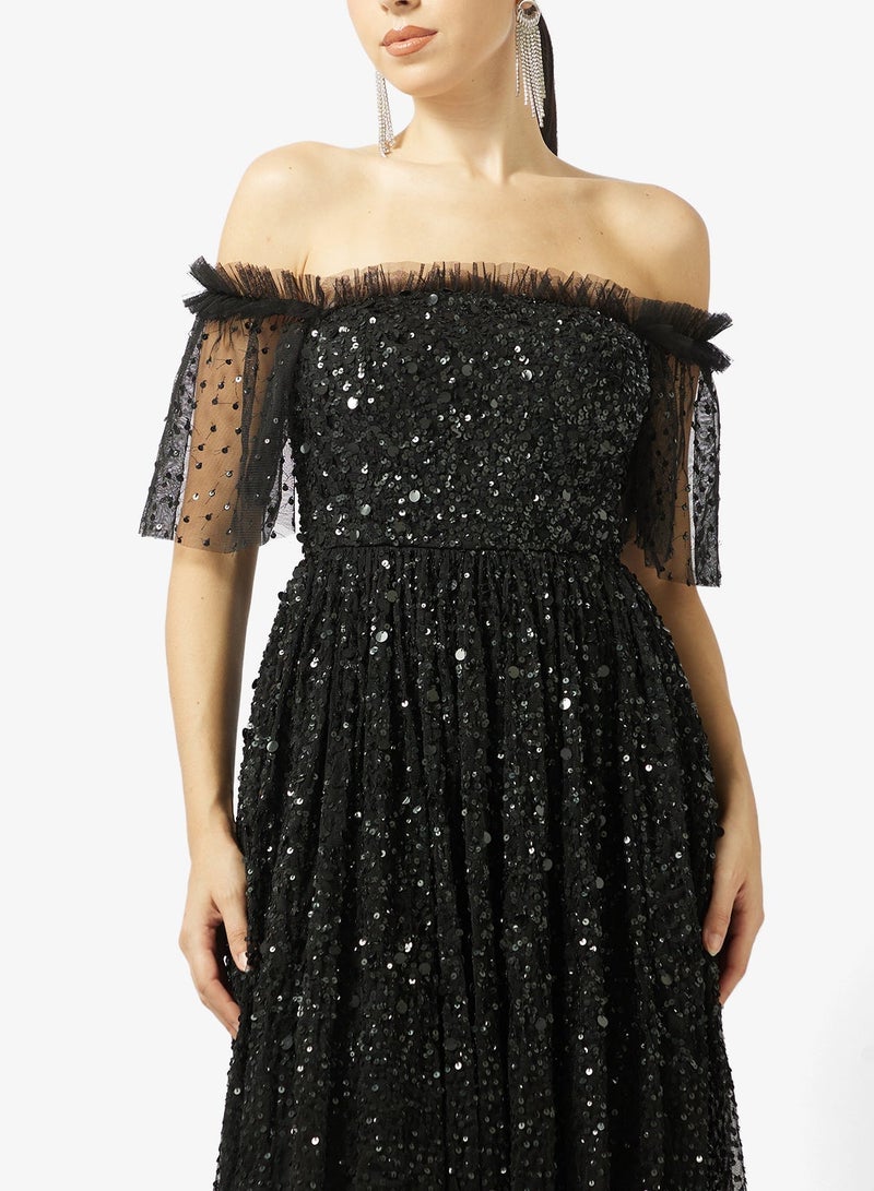 مايا فستان ماكسي مكشكش بياقة باردو مزخرف - Image 3