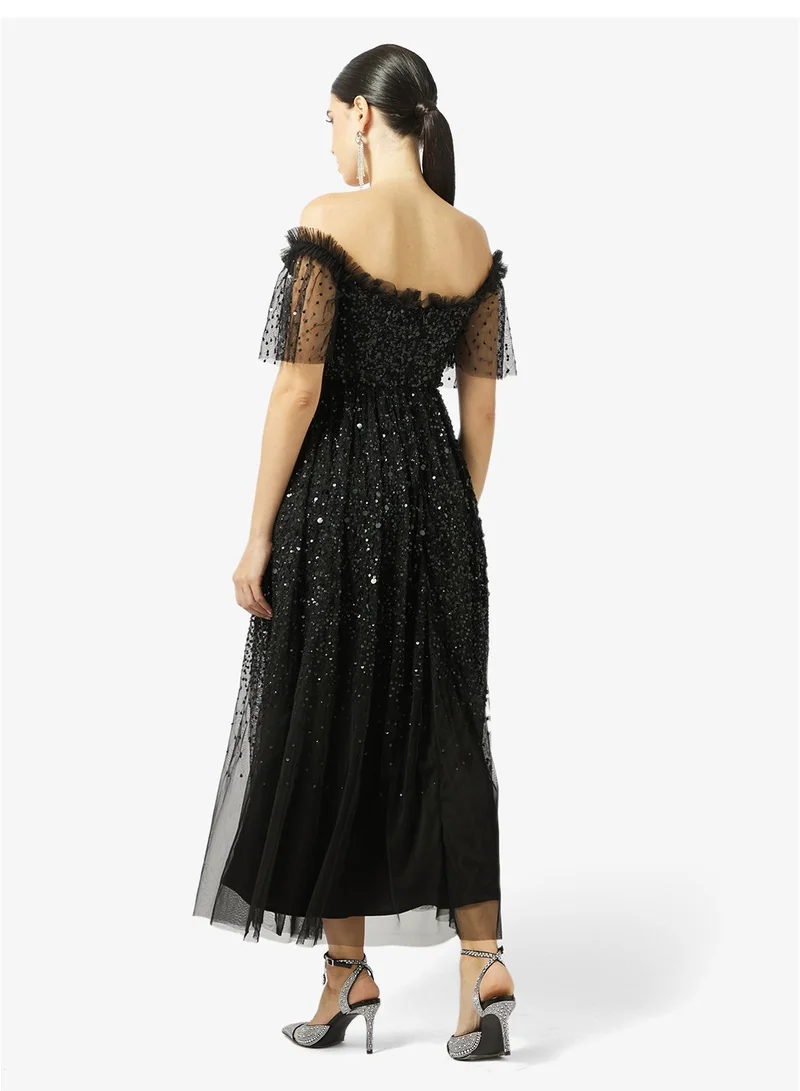 مايا فستان ماكسي مكشكش بياقة باردو مزخرف