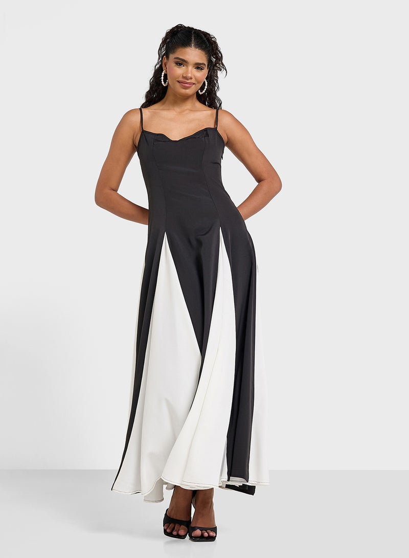 ايلا فستان بحمالات بألوان متباينة - Image 1