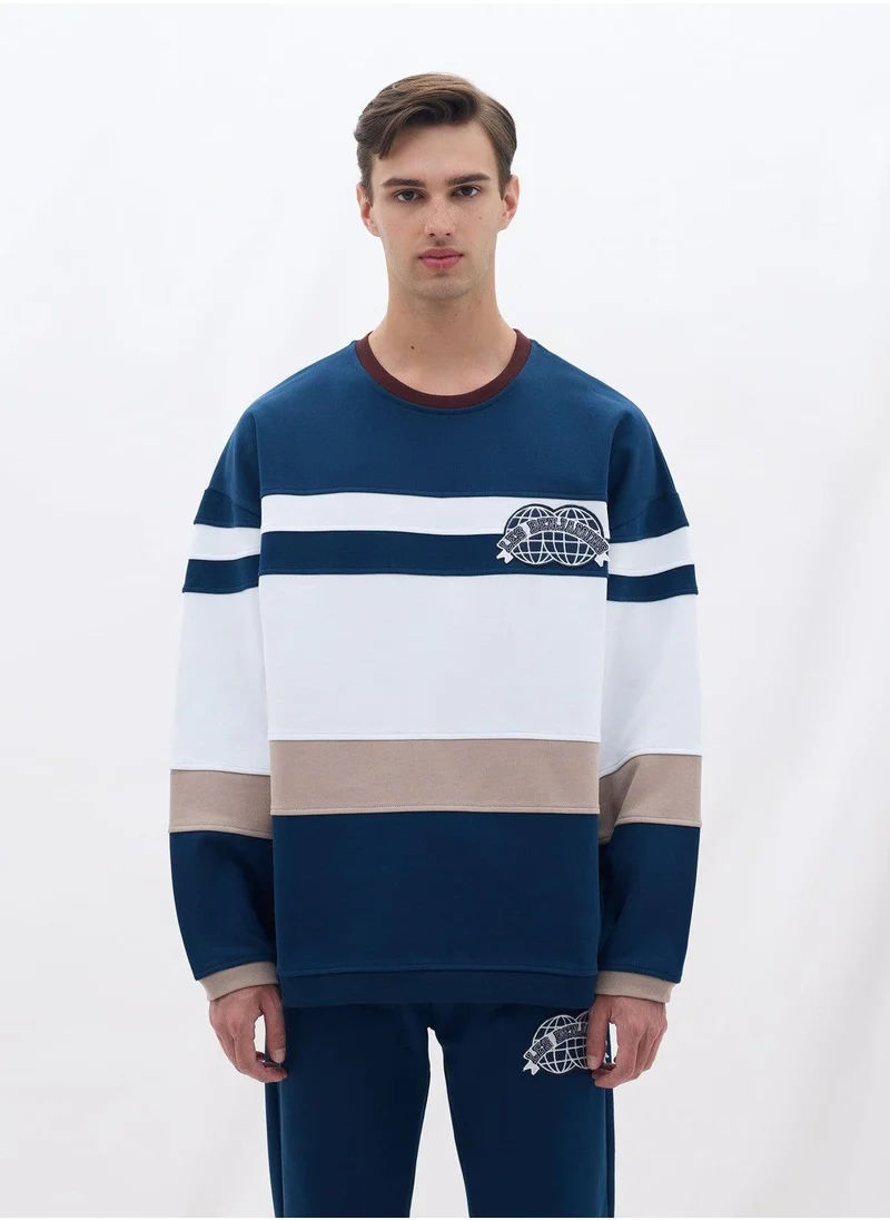 ليس بنجامنز SWEATSHIRT 001