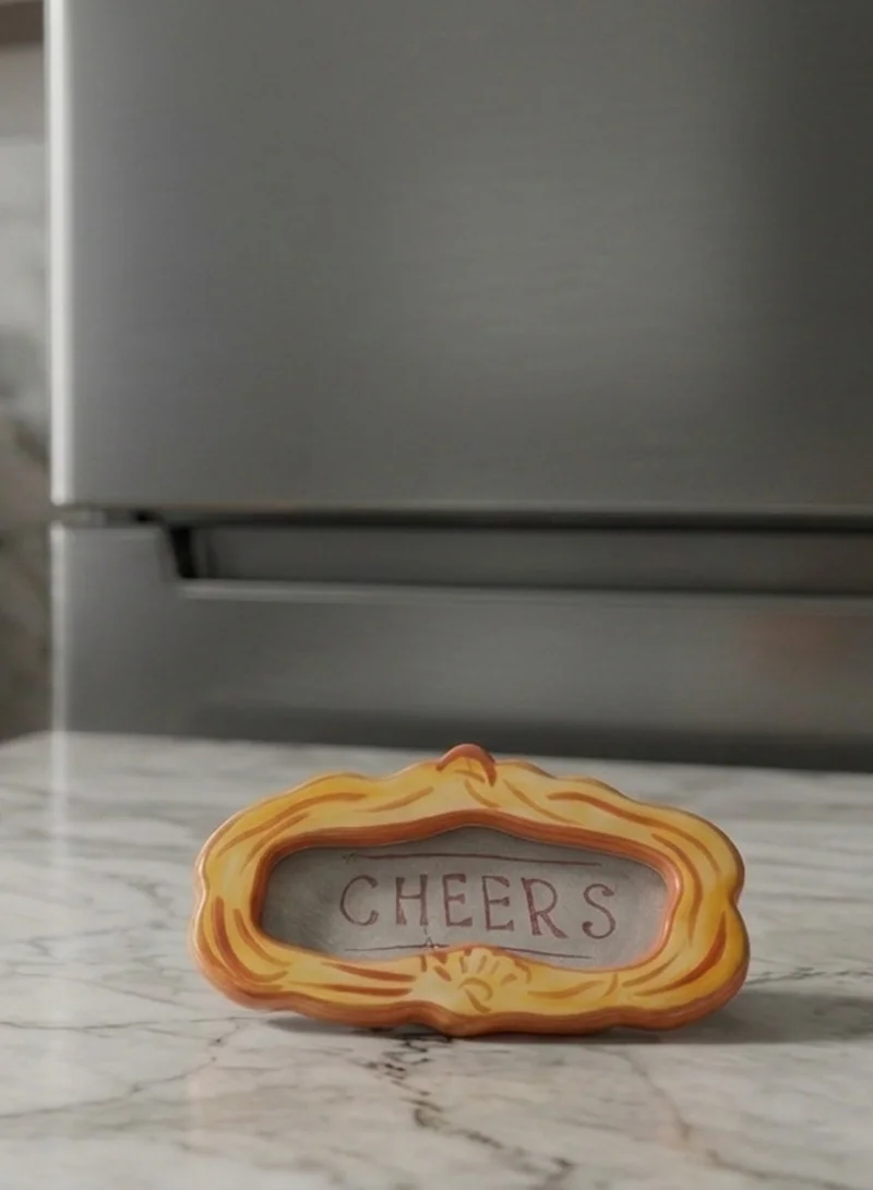 سوق الزعفران مغناطيس إطار صور صغير من الفخار مرسوم يدويًا – عبارة "Cheers"