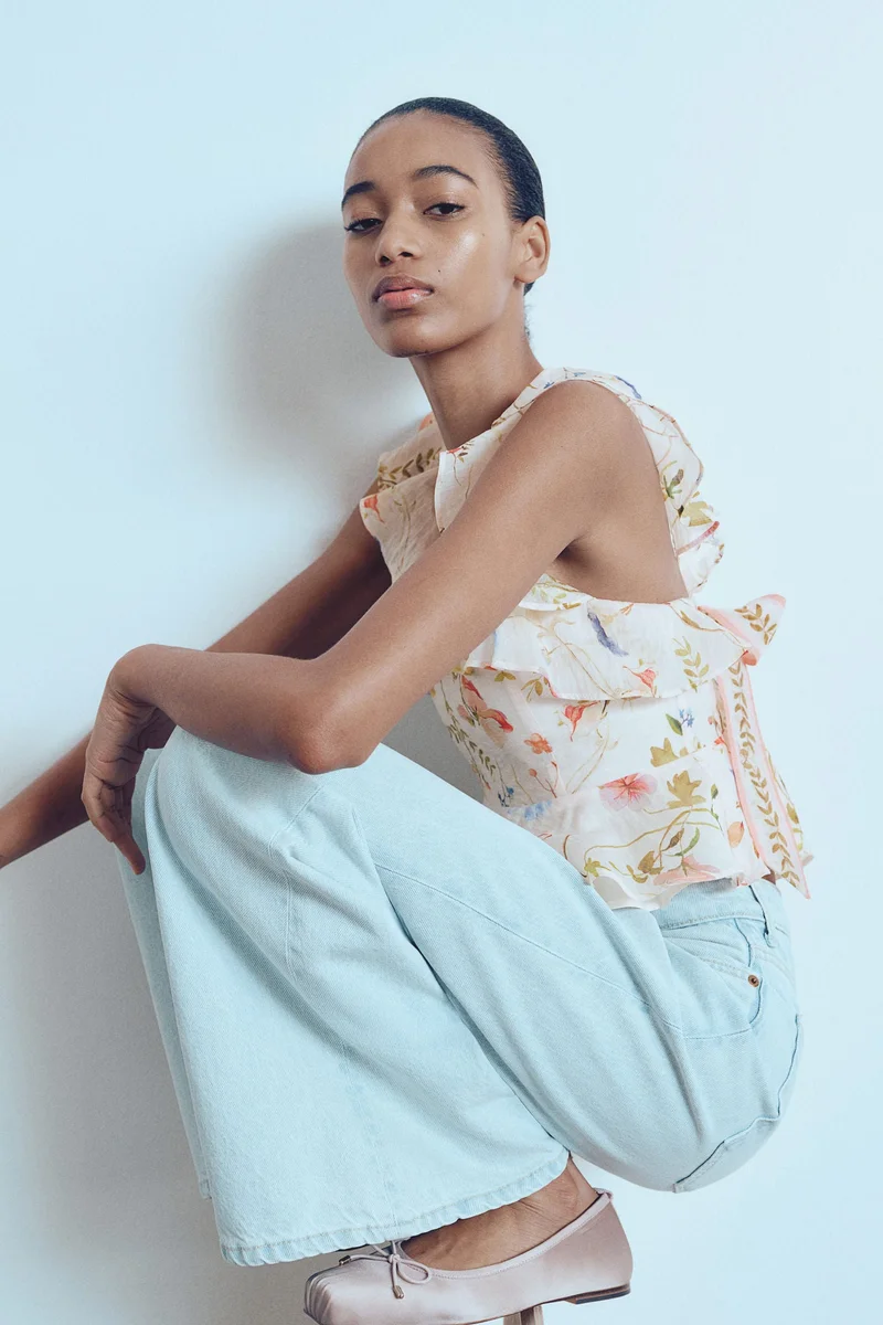 اتش اند ام بلوزة بحواف بيبلوم