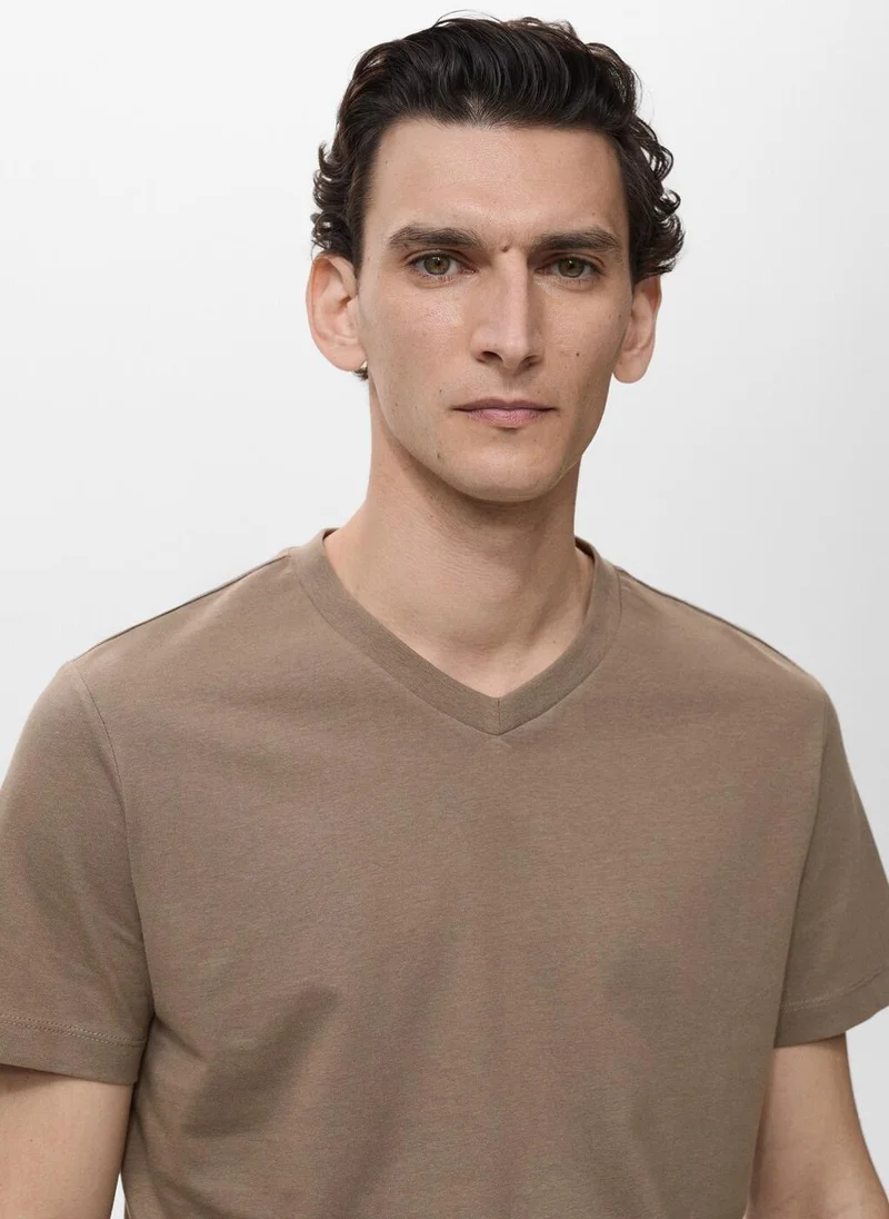 مانجو مان V-neck T-shirt