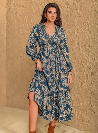 تايك تو فستان ميدي بأكمام طويلة وطبعة زهور من تيك تو