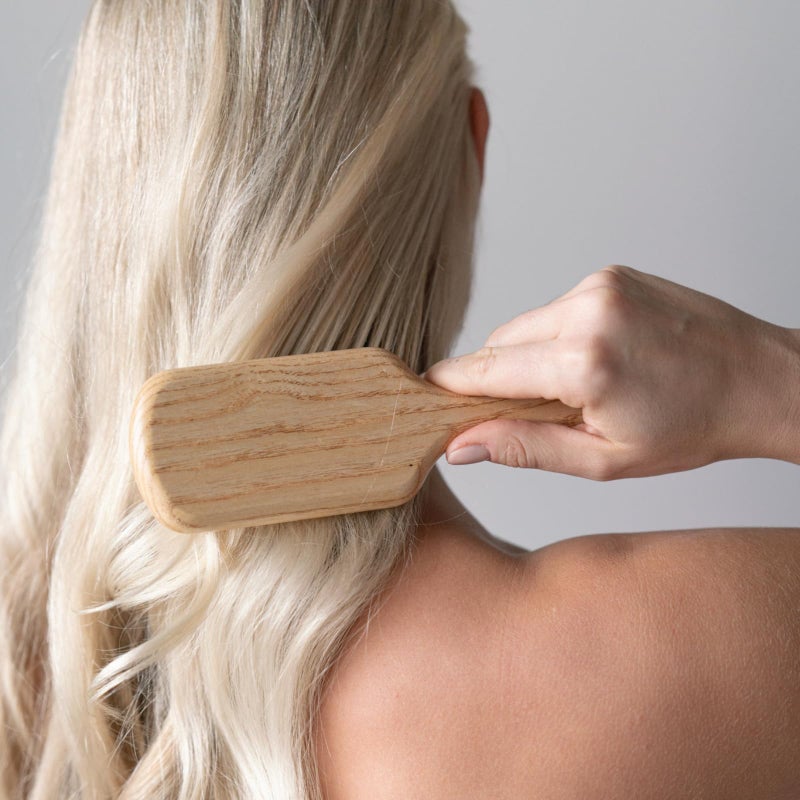 TEK Large Rectangular Wooden Hair Brush with Short Teeth â€“ Handmade in Italy from FSCÂ® Certified Ash Wood â€“ For Medium to Short and Straight Hair â€“ Anti-Static, Vegan, Eco-Friendly â€“ 22 x 6.5 cm - Image 2