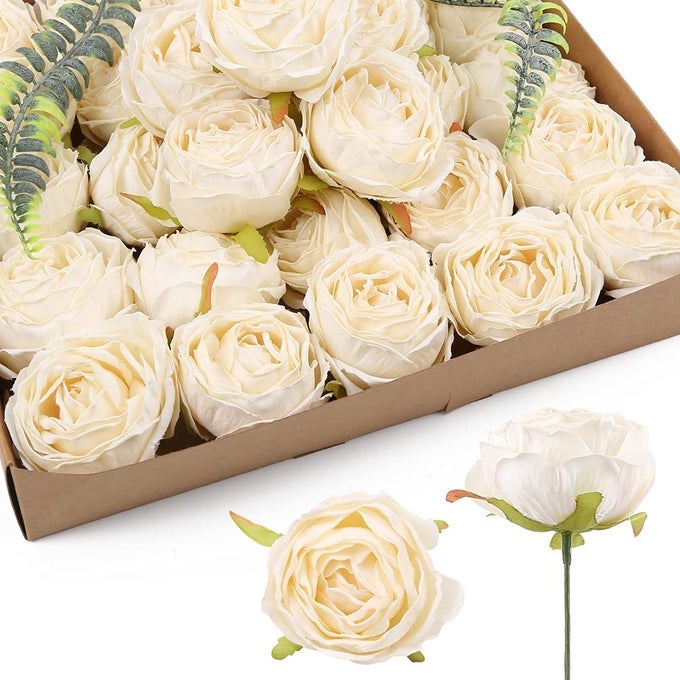 White Roses Artificial Flowers Heads Bulk 25pcs Vintage Dried Flowers Artificial Rose Heads Silk Fake Rose for Wedding Centerpieces for Dining Table Decor Wall Flowers Decorations Off White