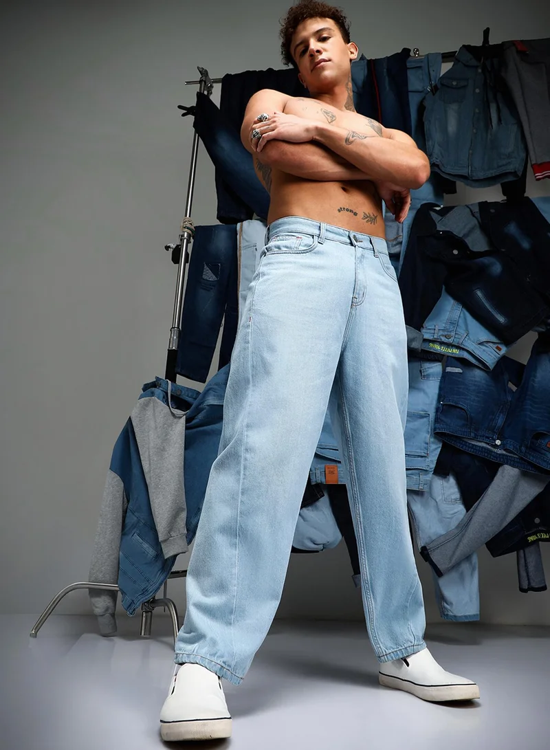 Campus Sutra Men's Light Blue Semi-Tapered Relaxed Denim Jeans