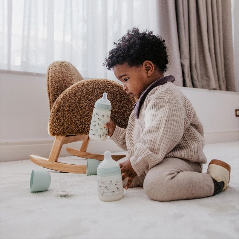 SUAVINEX مجموعة زجاجات الرضاعة للأطفال حديثي الولادة من سوفينكس، طقم هدايا يتضمن: 2 × 270 مل تدفق متوسط + 2 × 150 مل تدفق بطيء + مصاصة 0 إلى 6 أشهر، حلمات سيليكونية فسيولوجية SX Pro، 5 قطع، +0M، طيور خضراء - Image 2