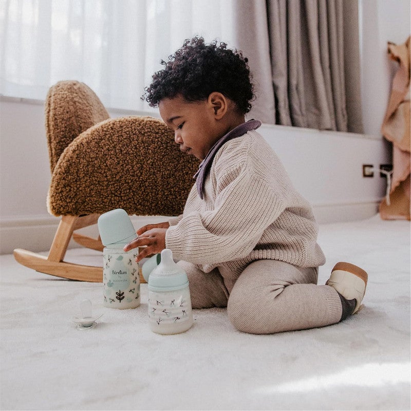 SUAVINEX مجموعة زجاجات الرضاعة للأطفال حديثي الولادة من سوفينكس، طقم هدايا يتضمن: 2 × 270 مل تدفق متوسط + 2 × 150 مل تدفق بطيء + مصاصة 0 إلى 6 أشهر، حلمات سيليكونية فسيولوجية SX Pro، 5 قطع، +0M، طيور خضراء - Image 4