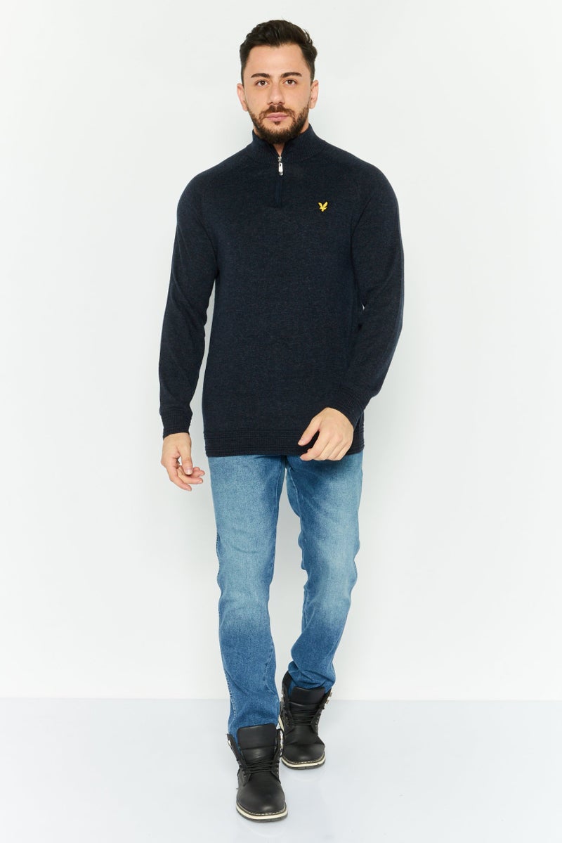 Lyle & Scott سويت شيرت رجالي بأكمام طويلة وياقة عالية بشعار العلامة التجارية، أزرق داكن - Image 2