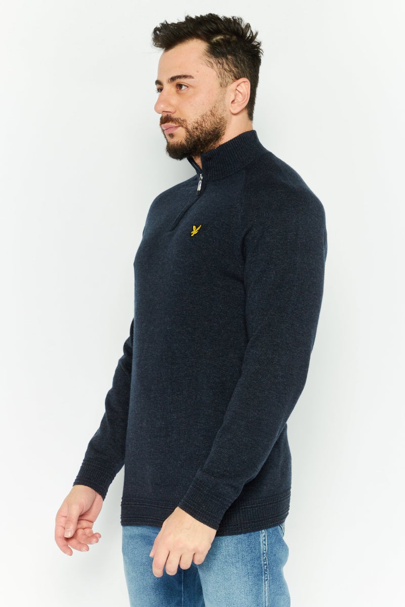 Lyle & Scott سويت شيرت رجالي بأكمام طويلة وياقة عالية بشعار العلامة التجارية، أزرق داكن - Image 3