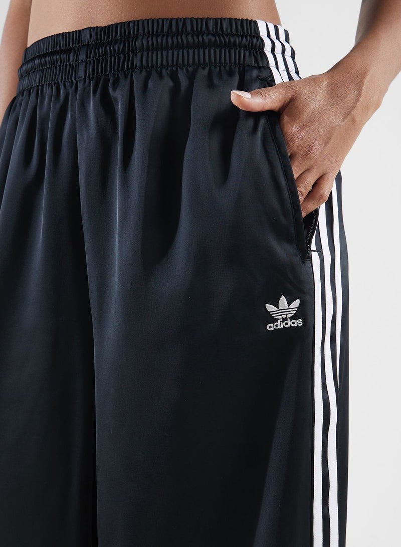 اديداس اوريجينالز بنطال رياضي من الساتان مزين بشعار الماركة - Image 3
