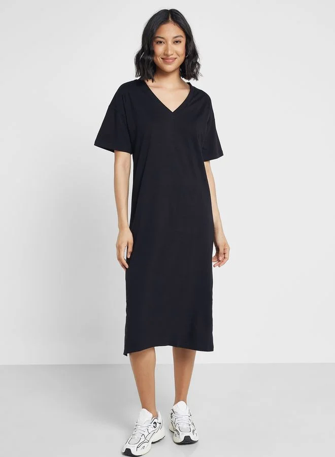 Ginger Basics Relaxed V-Neck Midi Dress