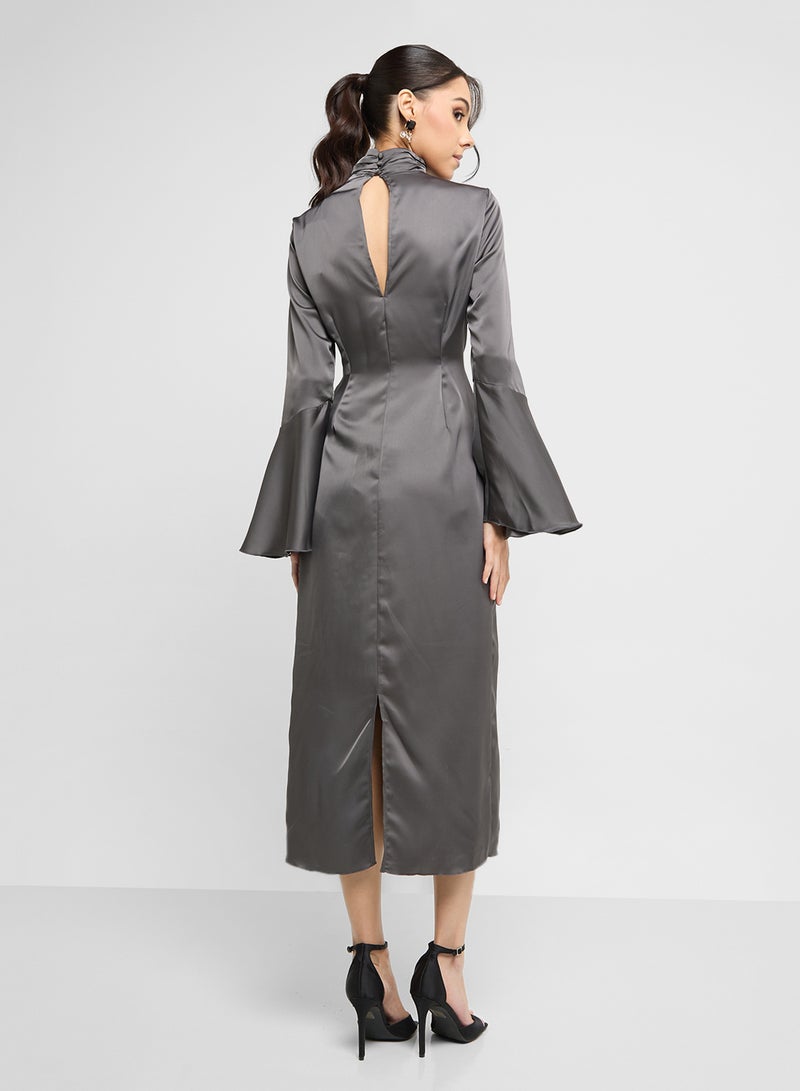 فيرو مودا فستان ساتان بأكمام واسعة - Image 2