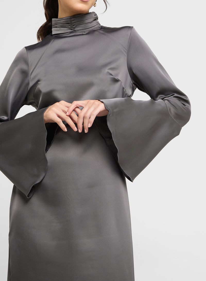 فيرو مودا فستان ساتان بأكمام واسعة - Image 3