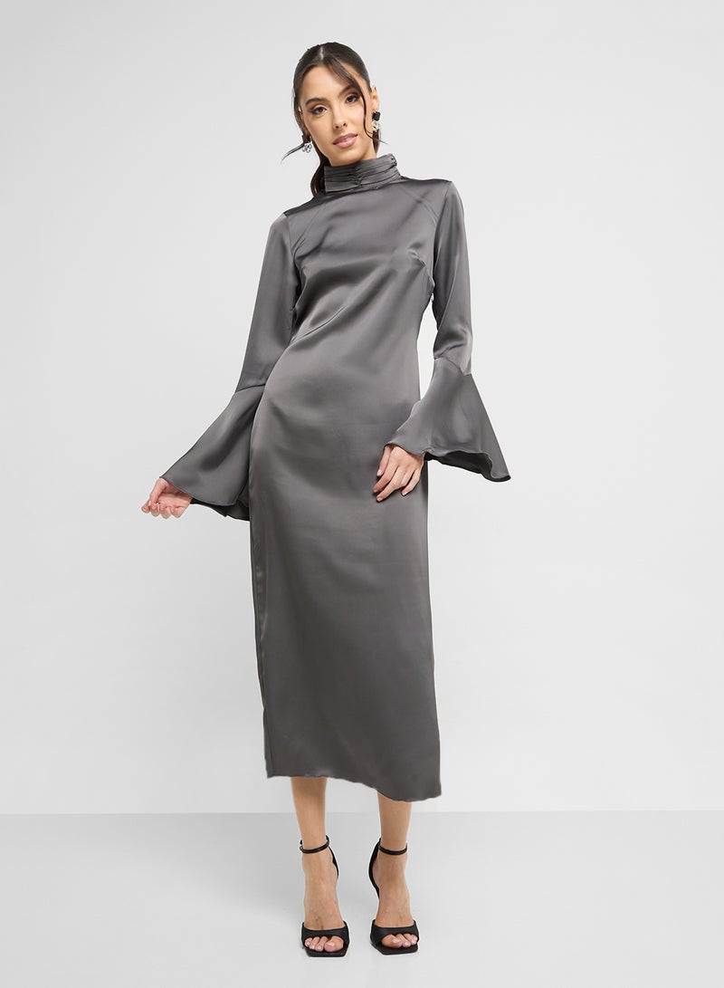فيرو مودا فستان ساتان بأكمام واسعة - Image 1