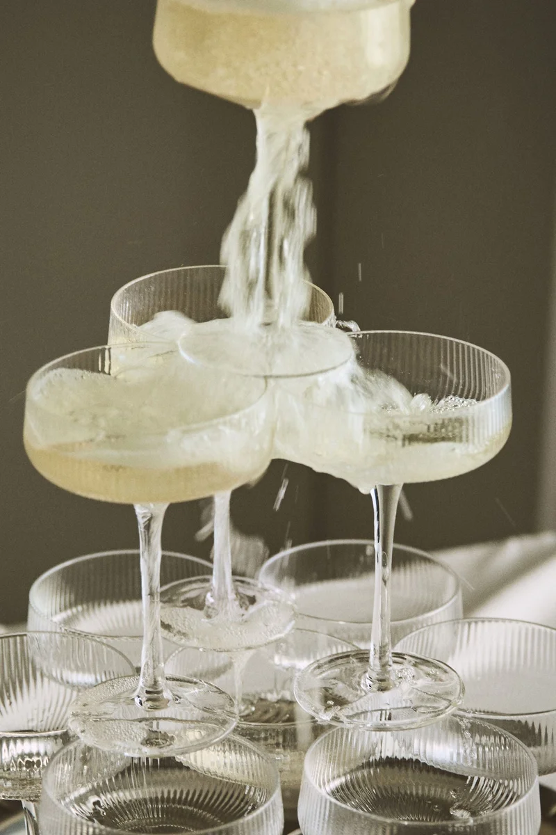 اتش اند ام كؤوس مزخرفة - عبوة من 4 قطع