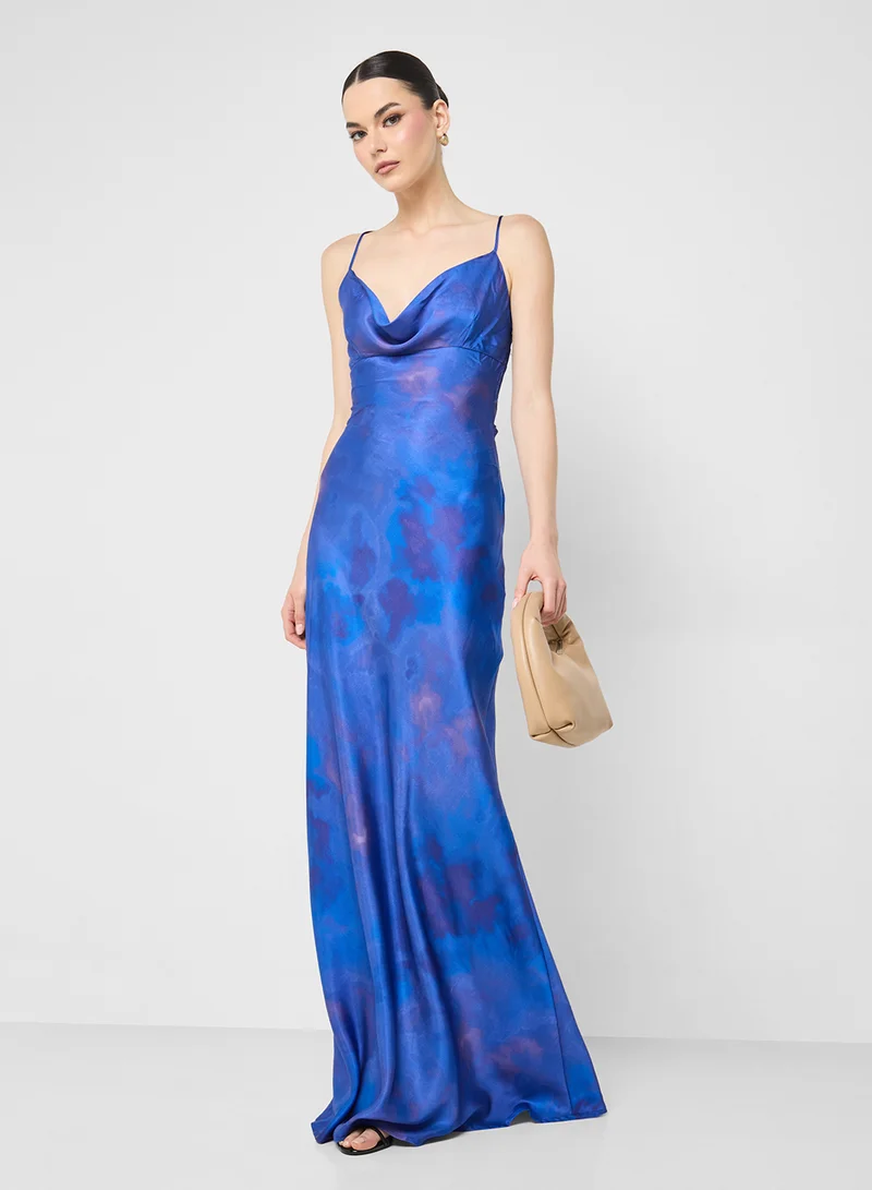 جينجر Strappy Satin Slip Dress