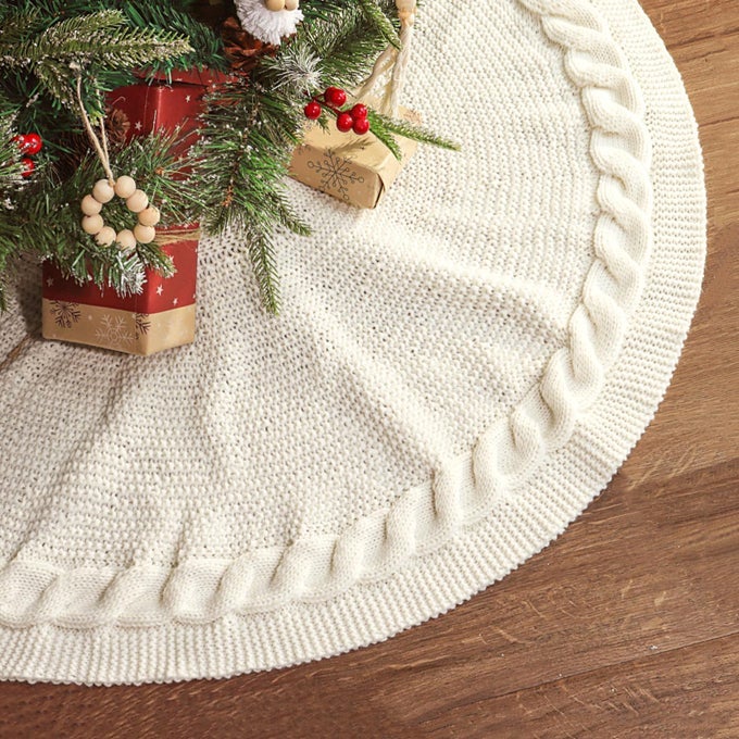 KNITTED CHRISTMAS TREE SKIRT 36 INCHES CREAM WHITE TREE SKIRT CHUNKY CABLE KNIT THICK RUSTIC CHRISTMAS TREE DECORATIONS FARMHOUSE CHRISTMAS DECOR XMAS HOLIDAY HOME PARTY DECORATIONS