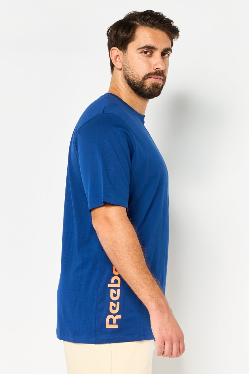 Reebok تي شيرت رياضي للرجال بأكمام قصيرة مناسب في الهواء الطلق، أزرق داكن - Image 2