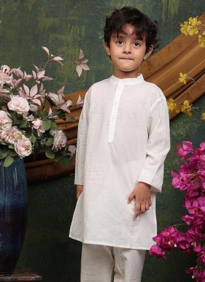 Saka Designs طقم كورتا وبجامة أبيض للأولاد مع ياقة ماندارين - Image 2