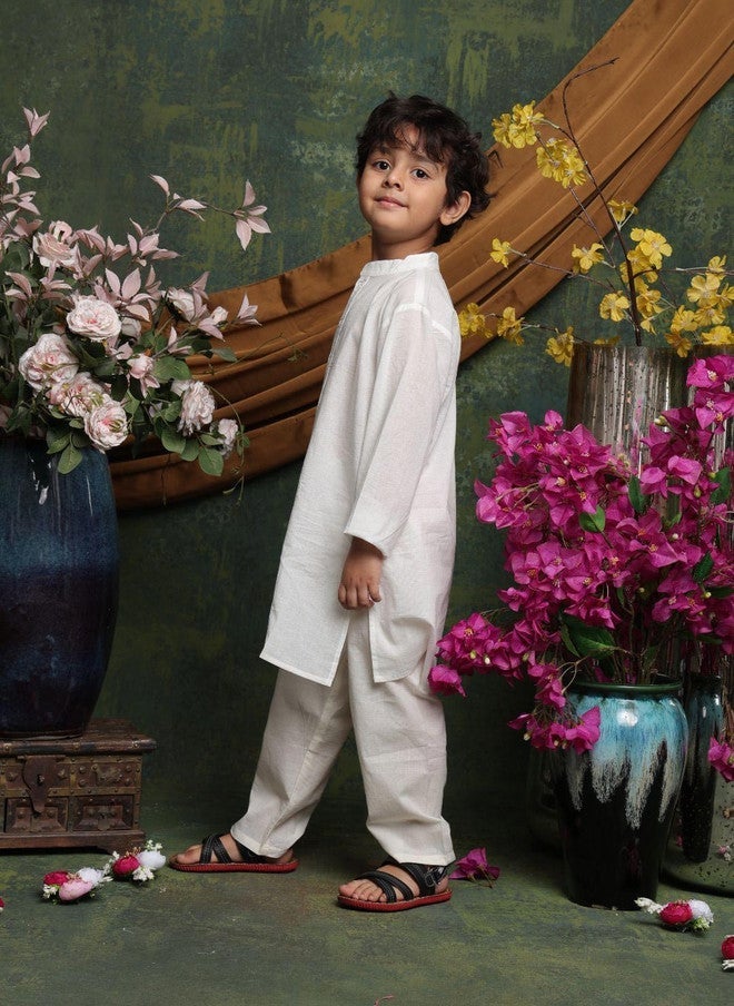 Saka Designs طقم كورتا وبجامة أبيض للأولاد مع ياقة ماندارين - Image 3