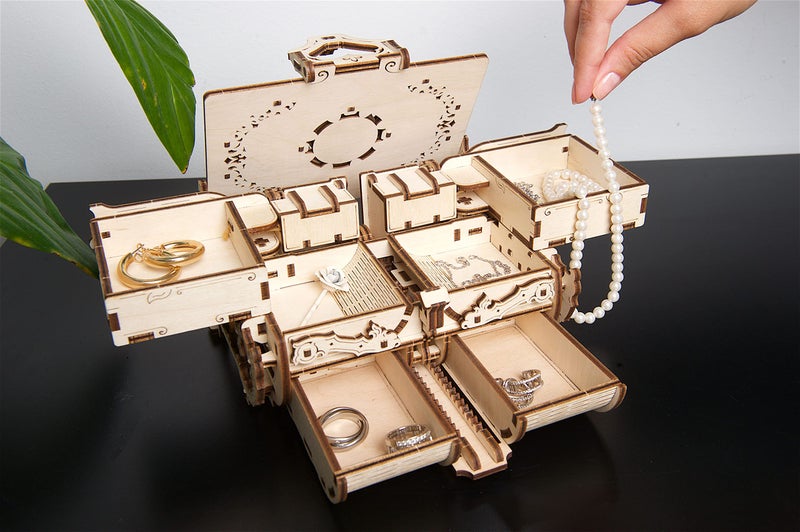 UGEARS صندوق الألغاز الخشبي ثلاثي الأبعاد UGEARS - صندوق خشبي عتيق للألغاز ثلاثية الأبعاد - مجموعة نماذج خشبية للبالغين - مجموعة بناء نموذج ميكانيكي مقطوع بالليزر - Image 2