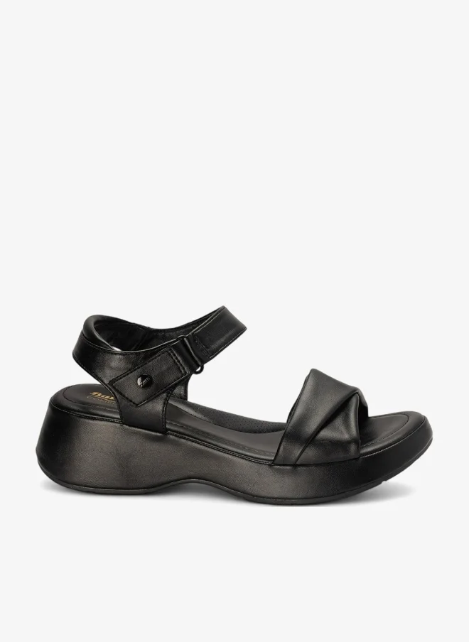 باتا صندل كومفيت بكعب بلاتفورم مع حزام كاحل