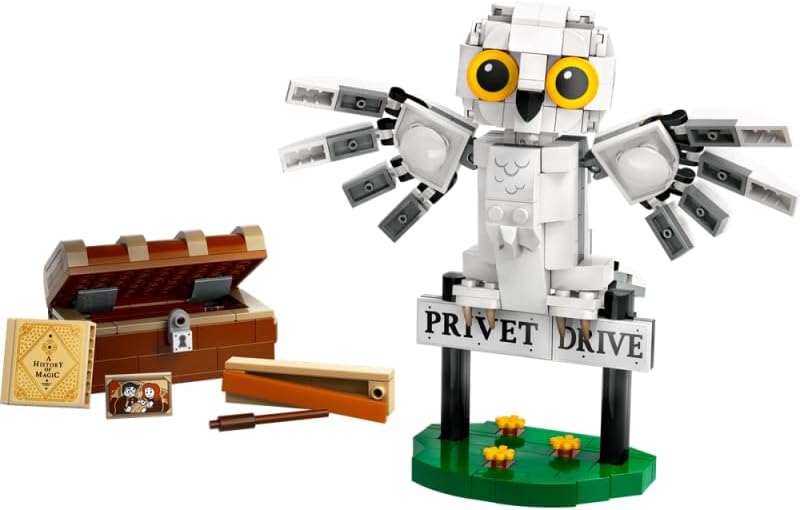 LEGO Harry Potter Hedwig at 4 Privet Drive, Buildable Toy for 7 Plus Year Old Kids, Girls & Boys, with an Owl Figure, Independent Play Set, Small Wizarding World Ramadan Gift Idea 76425 - Image 4