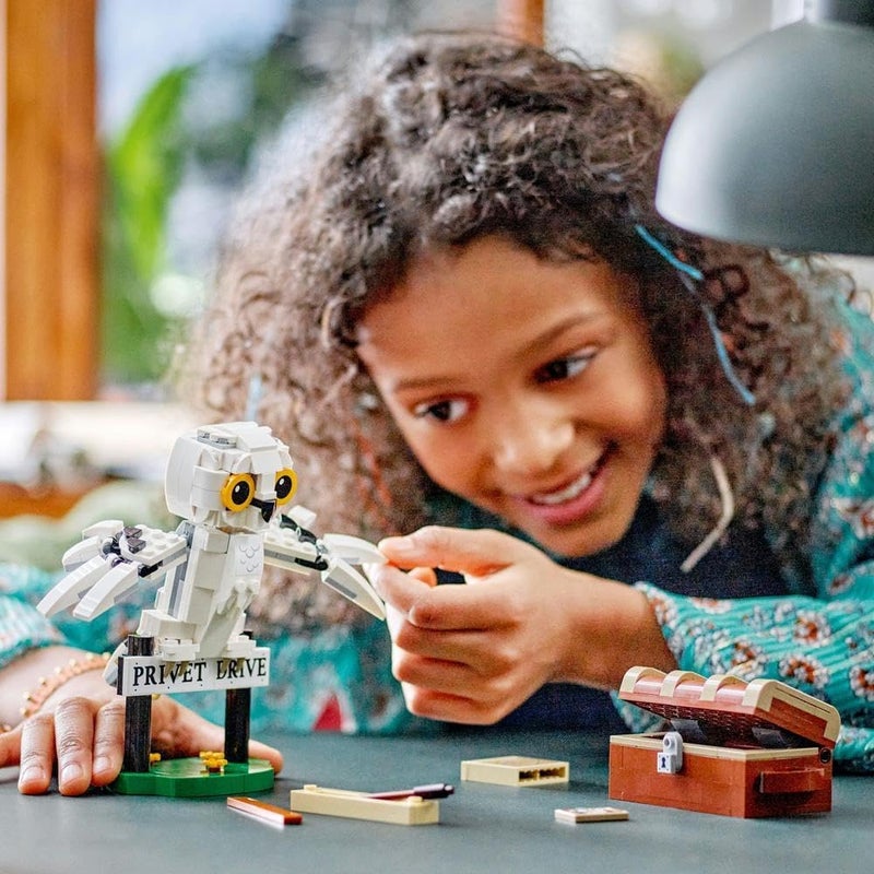 LEGO Harry Potter Hedwig at 4 Privet Drive, Buildable Toy for 7 Plus Year Old Kids, Girls & Boys, with an Owl Figure, Independent Play Set, Small Wizarding World Ramadan Gift Idea 76425 - Image 3