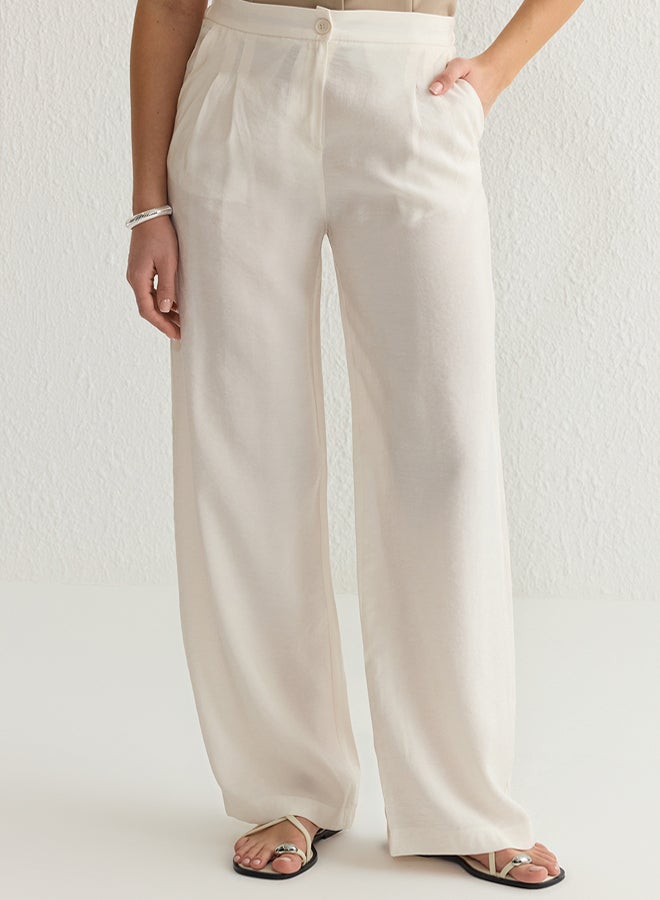 trendyol بنطلون واسع منسوج بلمسة ناعمة باللون البيج - Image 4
