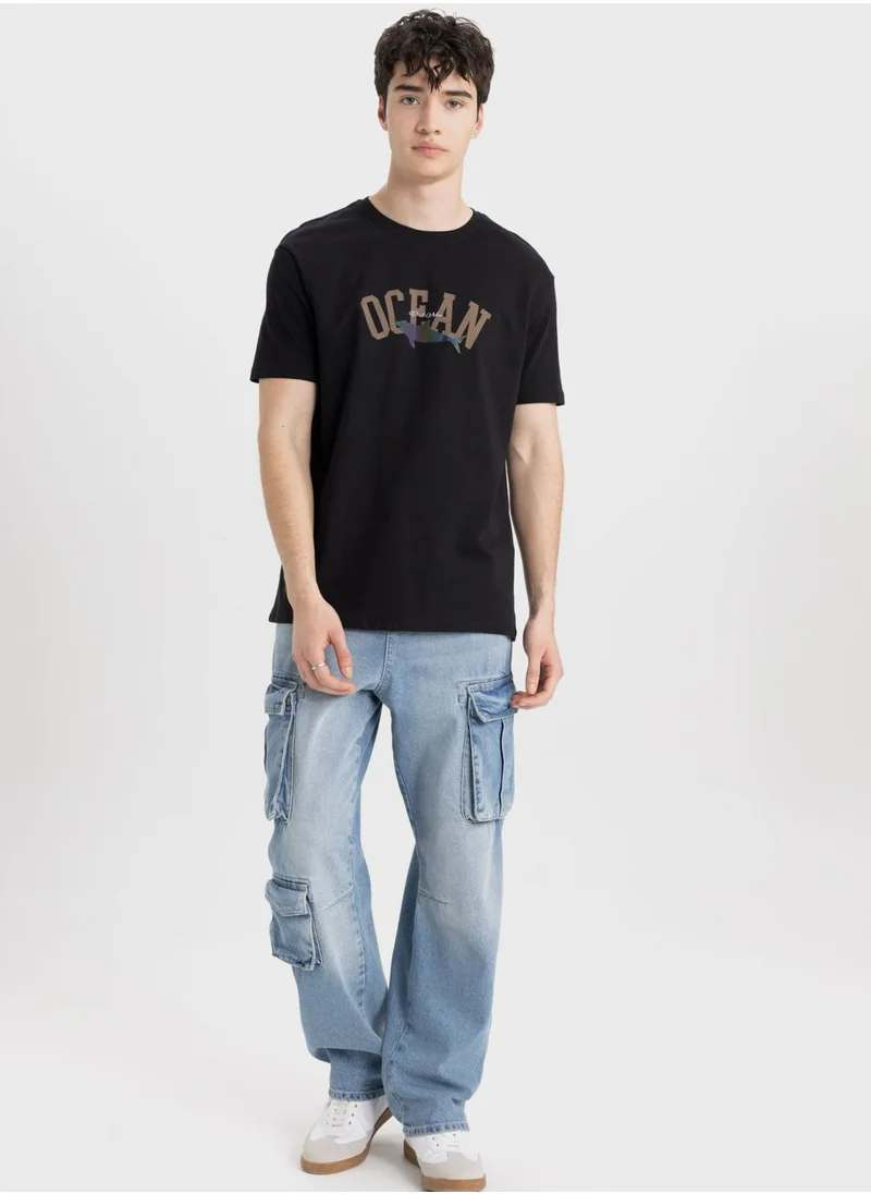 ديفاكتو Regular Fit Crew Neck T-Shirt