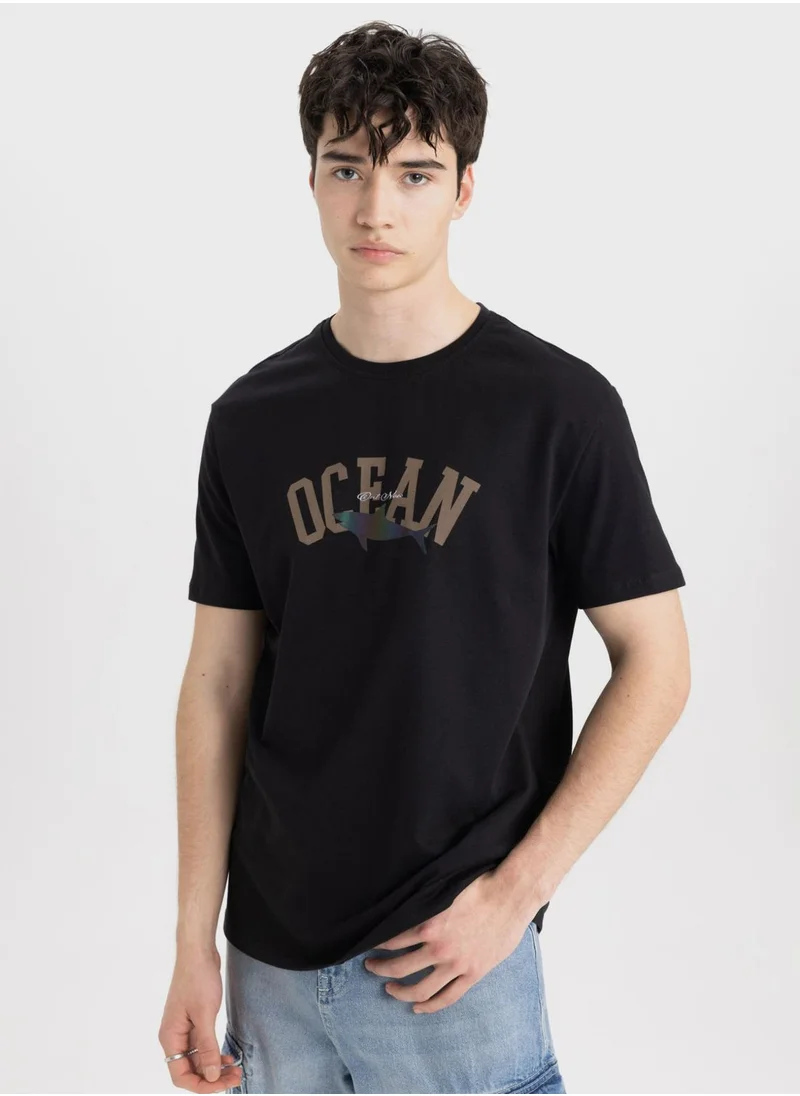 ديفاكتو Regular Fit Crew Neck T-Shirt