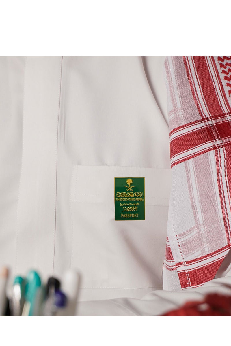 سعودي بروش اليوم الوطني السعودي على شكل جواز سفر سعودي - Image 1