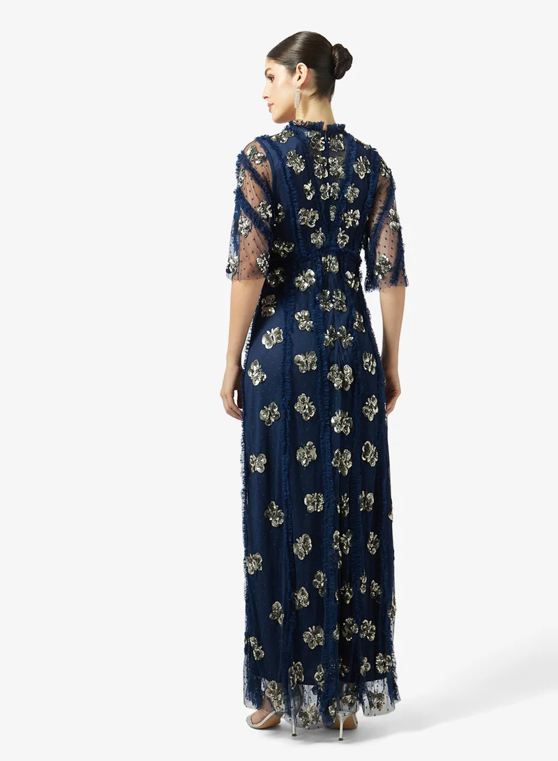 فروك اند فرل فستان ماكسي بأكمام قصيرة مزين