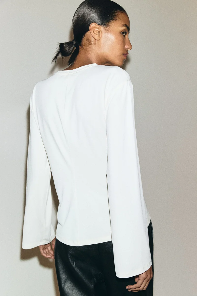 اتش اند ام بلوزة بتفاصيل ملتوية