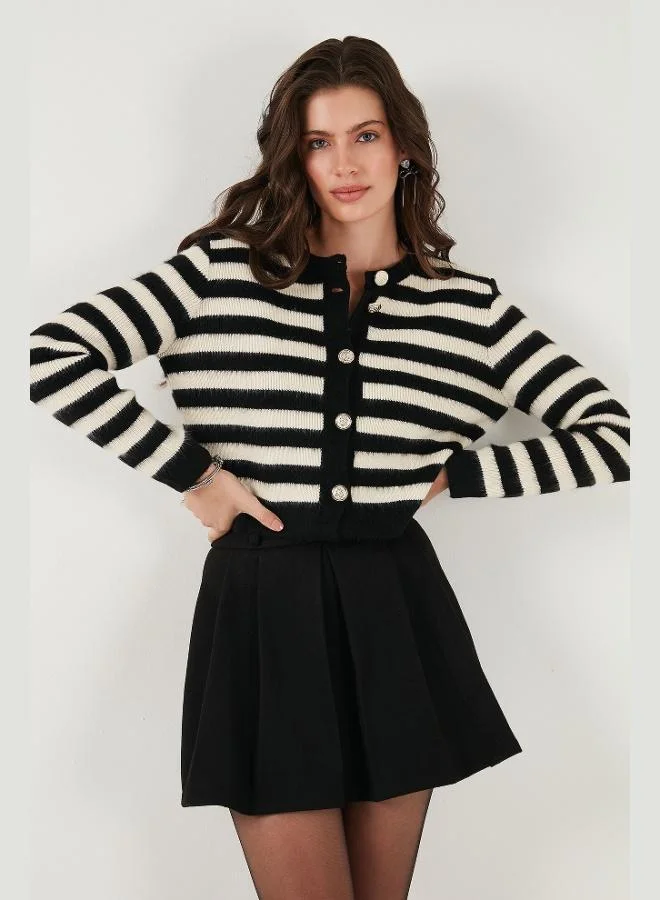 ليلا كارديجان نسائي ليلا مخطط بقصة واسعة وياقة دائرية وأزرار