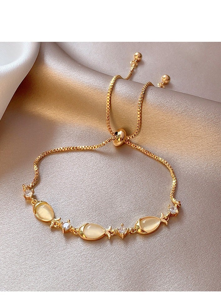 Golden versatile bracelet, with unique and high-end design sense，one size