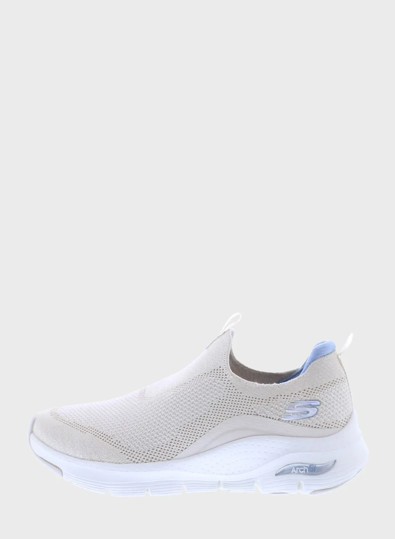 SKECHERS Arch Fit