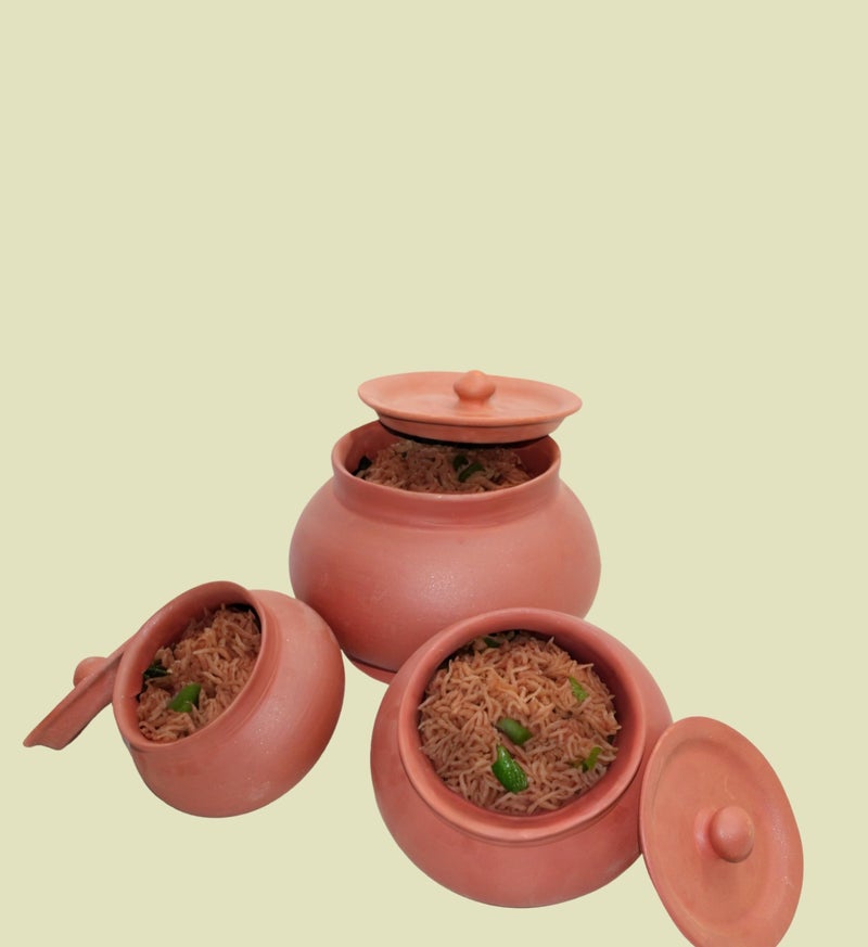 Terra Charms وعاء طهي وتقديم من الطين من تيرا تشارمز، وعاء هاندي للطهي، آمن، وعاء داهي، لون بني 1800 مل، 1000 مل مع مجموعة كومبو من وعاء ماثاني 700 مل (عبوة من 3)  - Image 1