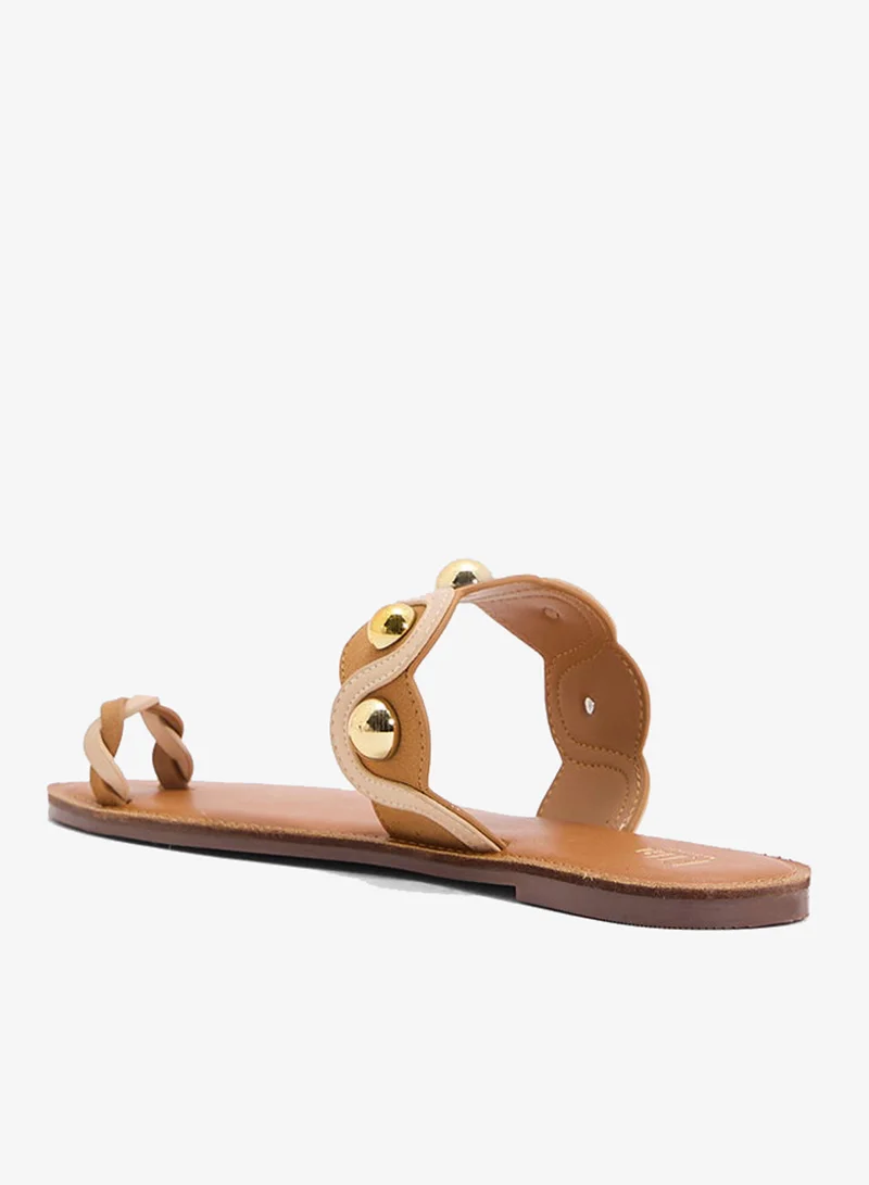 ايلا صندل بتفاصيل مسامير