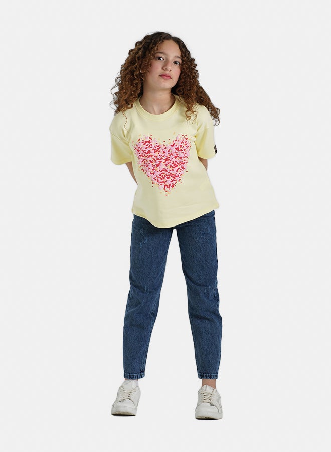 ريمينت تيشرت للبنات برسمة قلوب اصفر فاتح  - Image 2