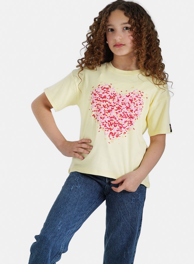 ريمينت تيشرت للبنات برسمة قلوب اصفر فاتح  - Image 1