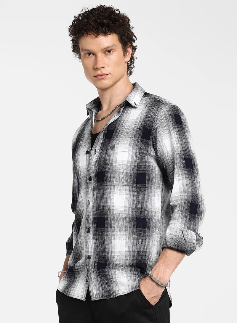 Campus Sutra Men's Charcoal Black & Ivory White Ombre Buffalo Check Shirt