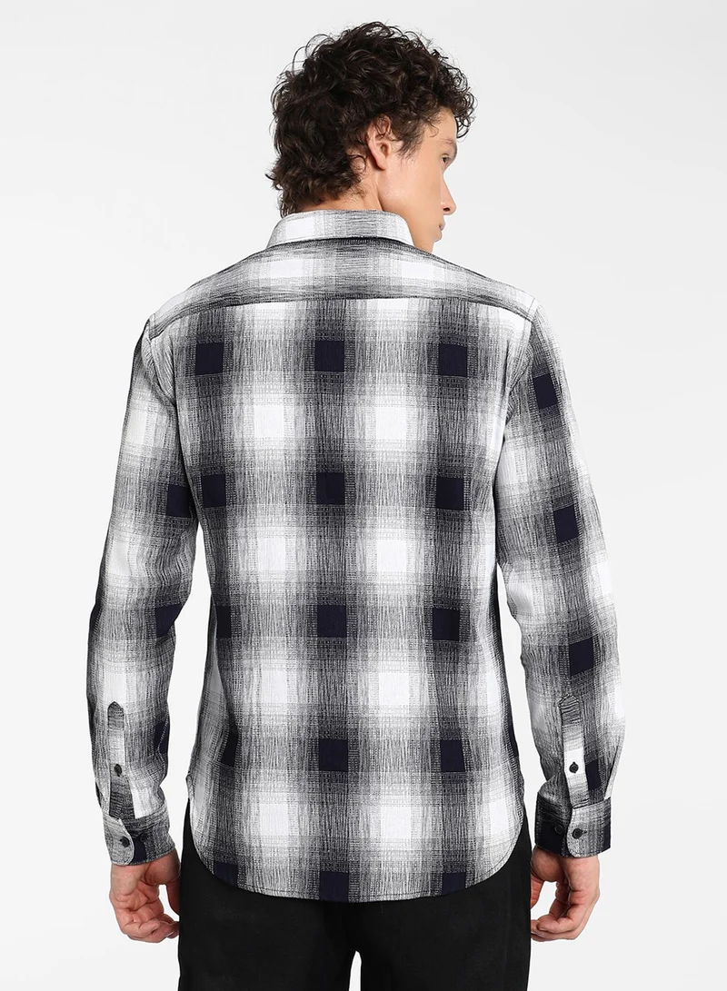 Campus Sutra Men's Charcoal Black & Ivory White Ombre Buffalo Check Shirt
