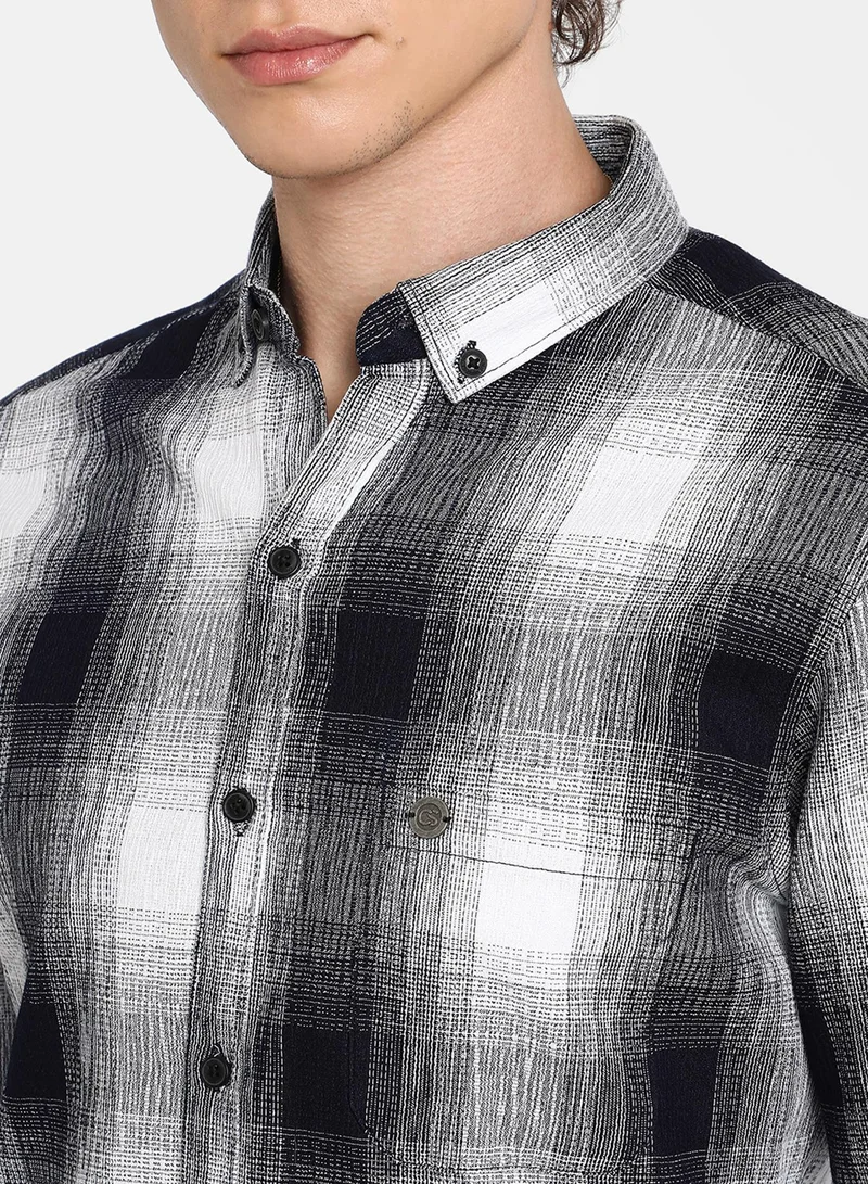 Campus Sutra Men's Charcoal Black & Ivory White Ombre Buffalo Check Shirt