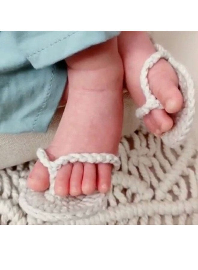 طقم أدوات تصوير مكون من شبشب أطفال محيك الكروشيه - Image 2